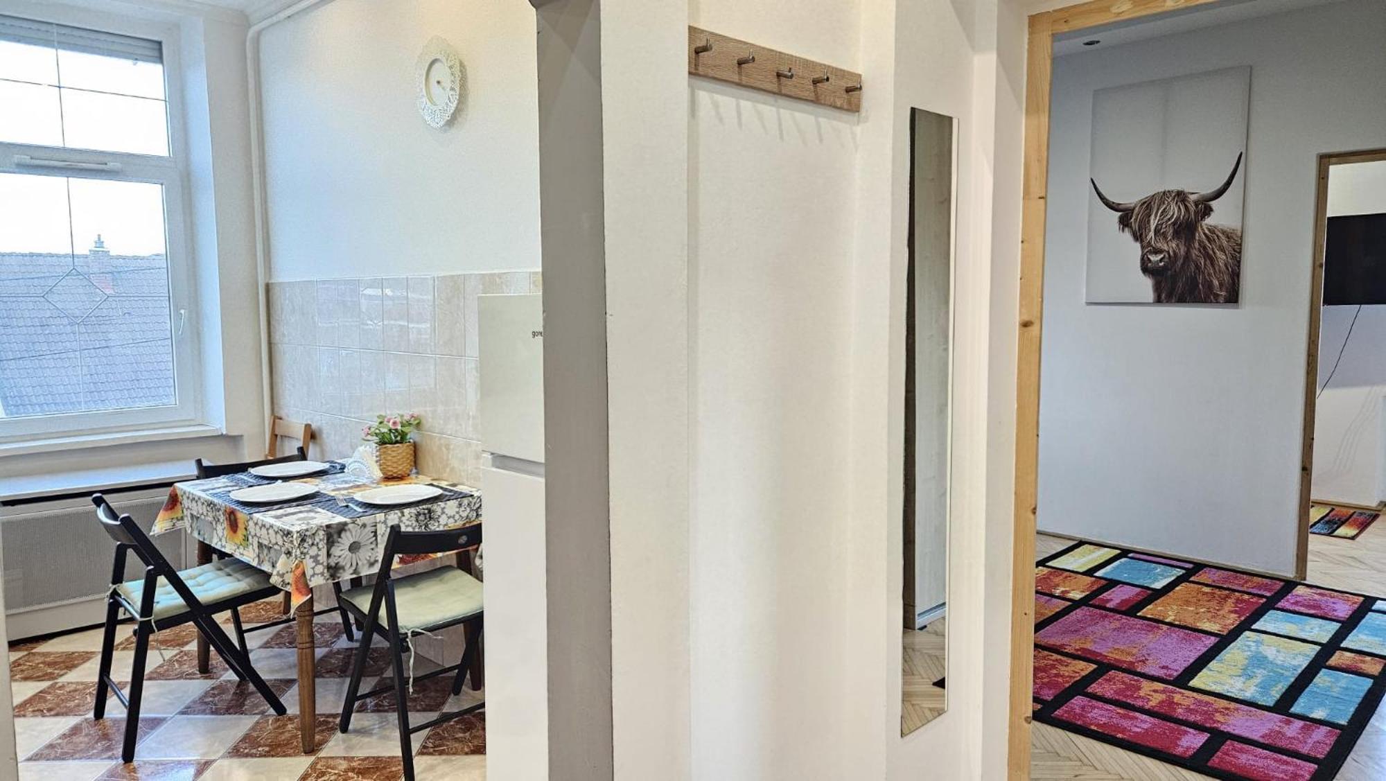 Lovely Central Apartment With Free Parking, Koezponthoz Koezeli 3 Szobas Lakas Gyor Exterior photo