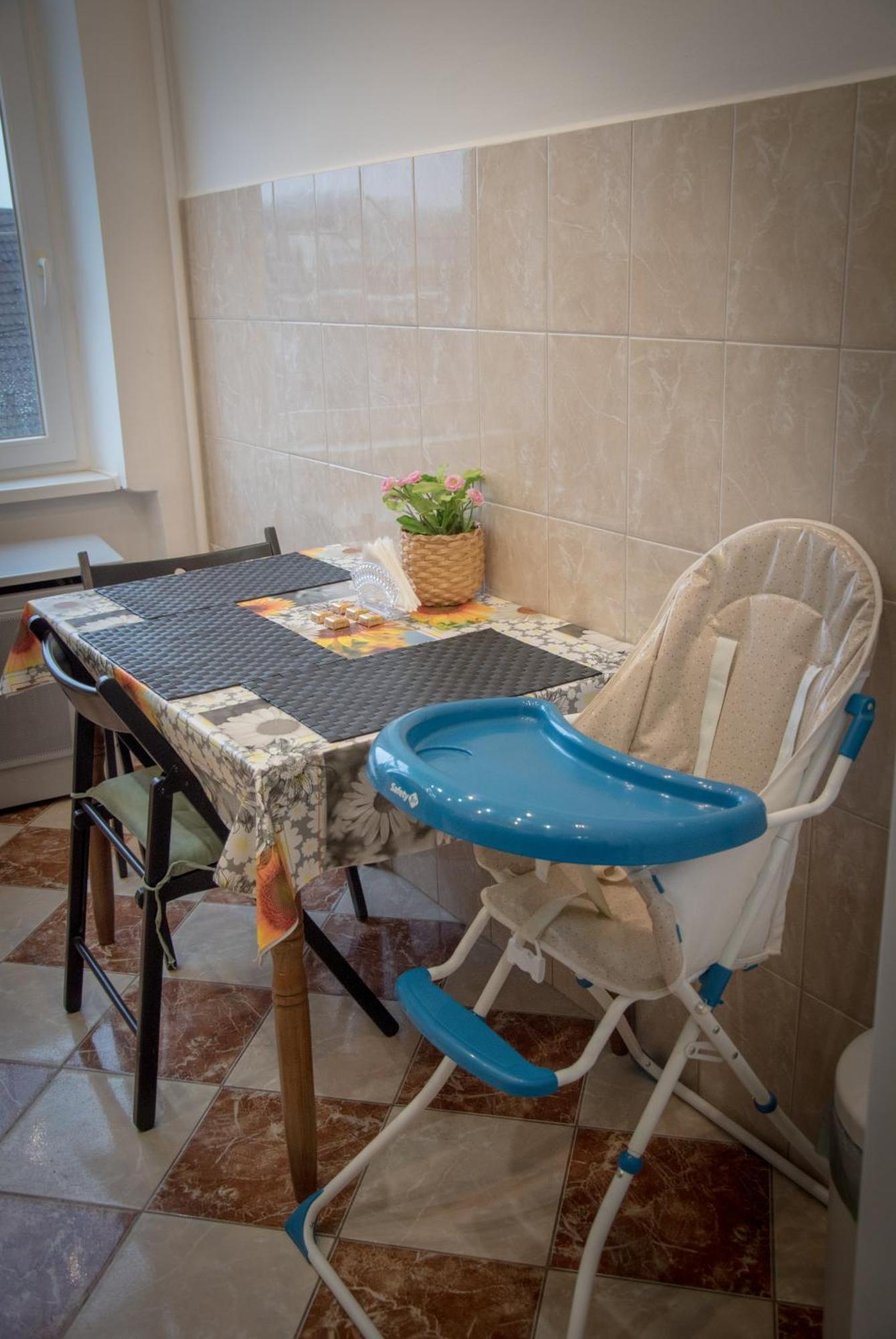 Lovely Central Apartment With Free Parking, Koezponthoz Koezeli 3 Szobas Lakas Gyor Exterior photo